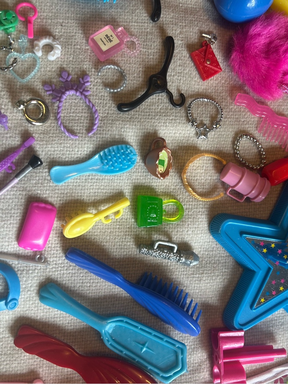 Barbie accessories and case lot - Picture 3 of 8